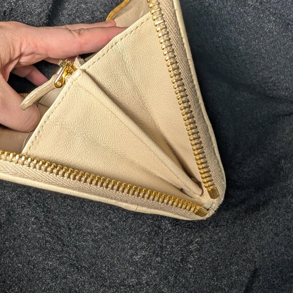 Authentic Prada Tufted Leather Zip Wallet with Original Authenticity Card - Picture 8 of 9